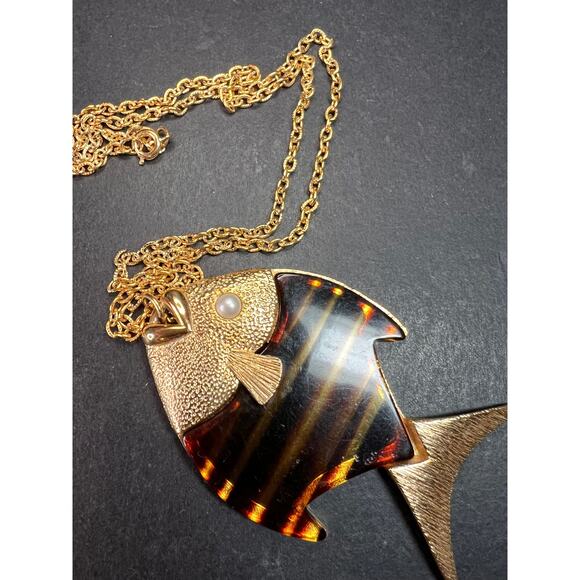 Vintage Sarah Coventry Fish Pendant Necklace 24” Gold Tone Lucite Pearl - Picture 2 of 11